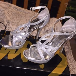 Glittery heels (for prom,dates,to any where )